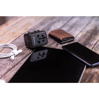 Verbatim (49543) UTA-01 Universal Travel Adapter with 2 x USB-A Ports 12W image 5