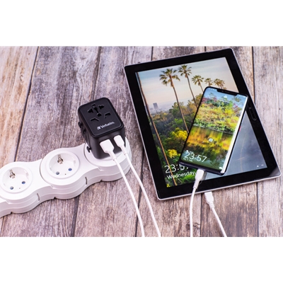 Verbatim  (49544) UTA-02 Universal Travel Adapter with 1 x USB-C PD 20W / 1 x USB-A QC 3.0 image 4