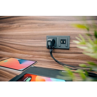 Verbatim (30238) Mini GaN Charger 65W With Display image 4