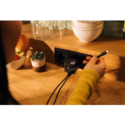 Verbatim (32217) GaN Wall Charger 65W 2 Port with Retractable Cable image 3