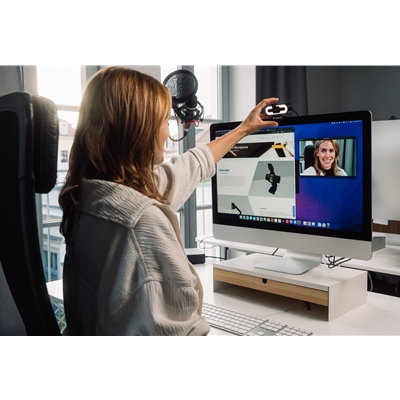 Verbatim (49579) AWC-02 Full HD 1080p Autofocus Webcam with Microphone and Light image 4